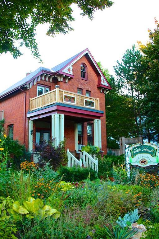Turtle Island Bed & Breakfast Bed & Breakfast 3*